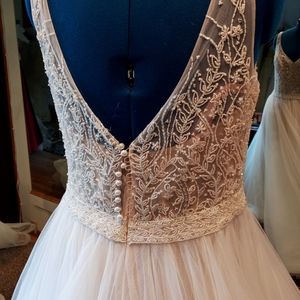 Size 18 Da Vinci wedding dress
